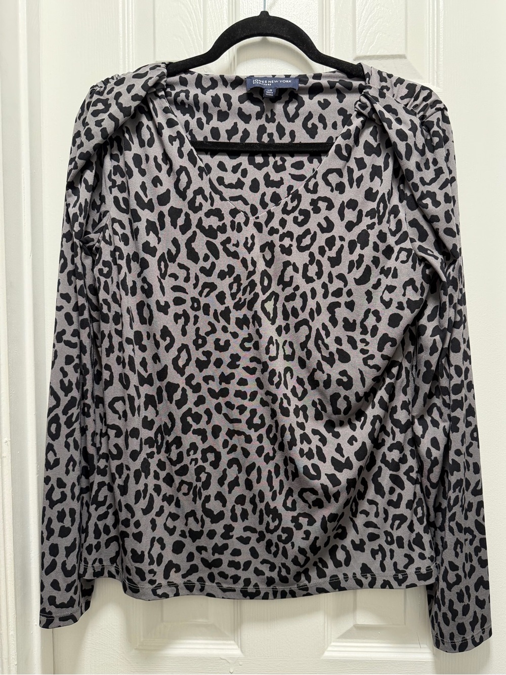 Jones New York Black and Gray Leopard-Print Long Sleeve Tee